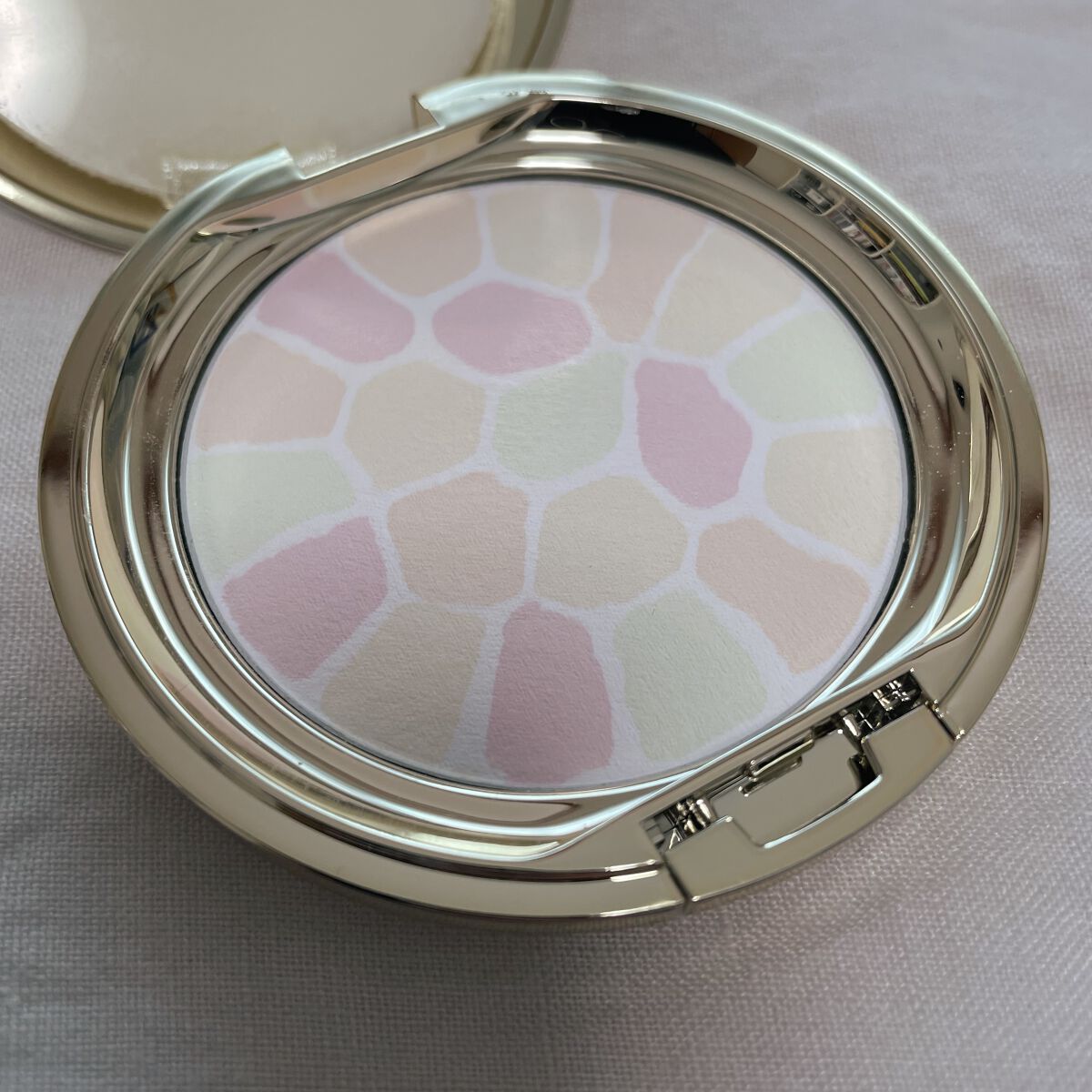 ラ プードル オートニュアンス/Elégance/プレストパウダーを使ったクチコミ（1枚目）