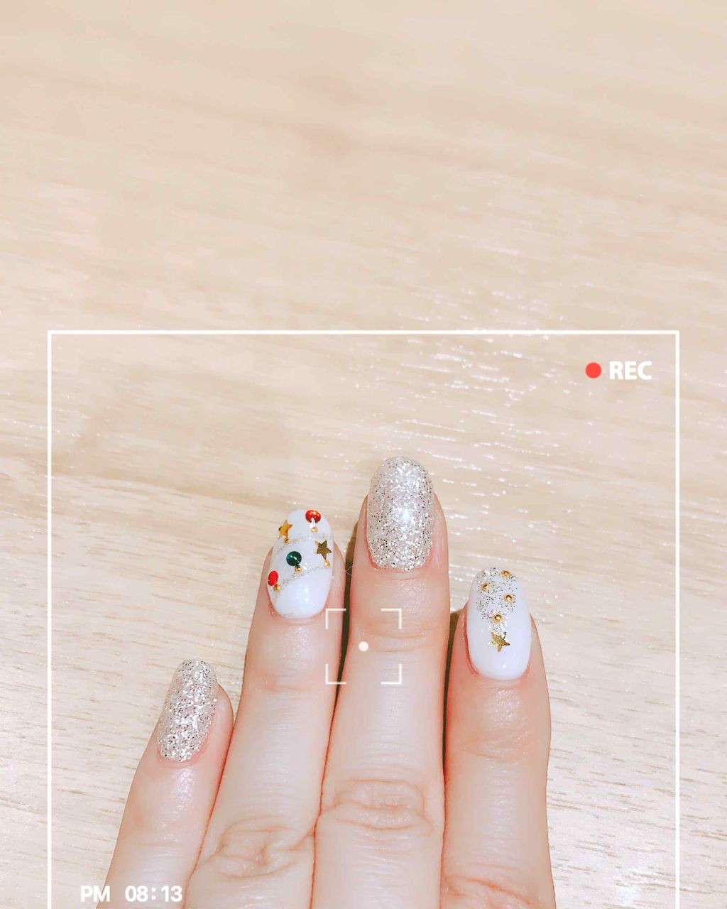 ちゃほ on LIPS 「12月のネイル(・∀・)今月はクリスマス仕様にしました♡職場が..」(2枚目)