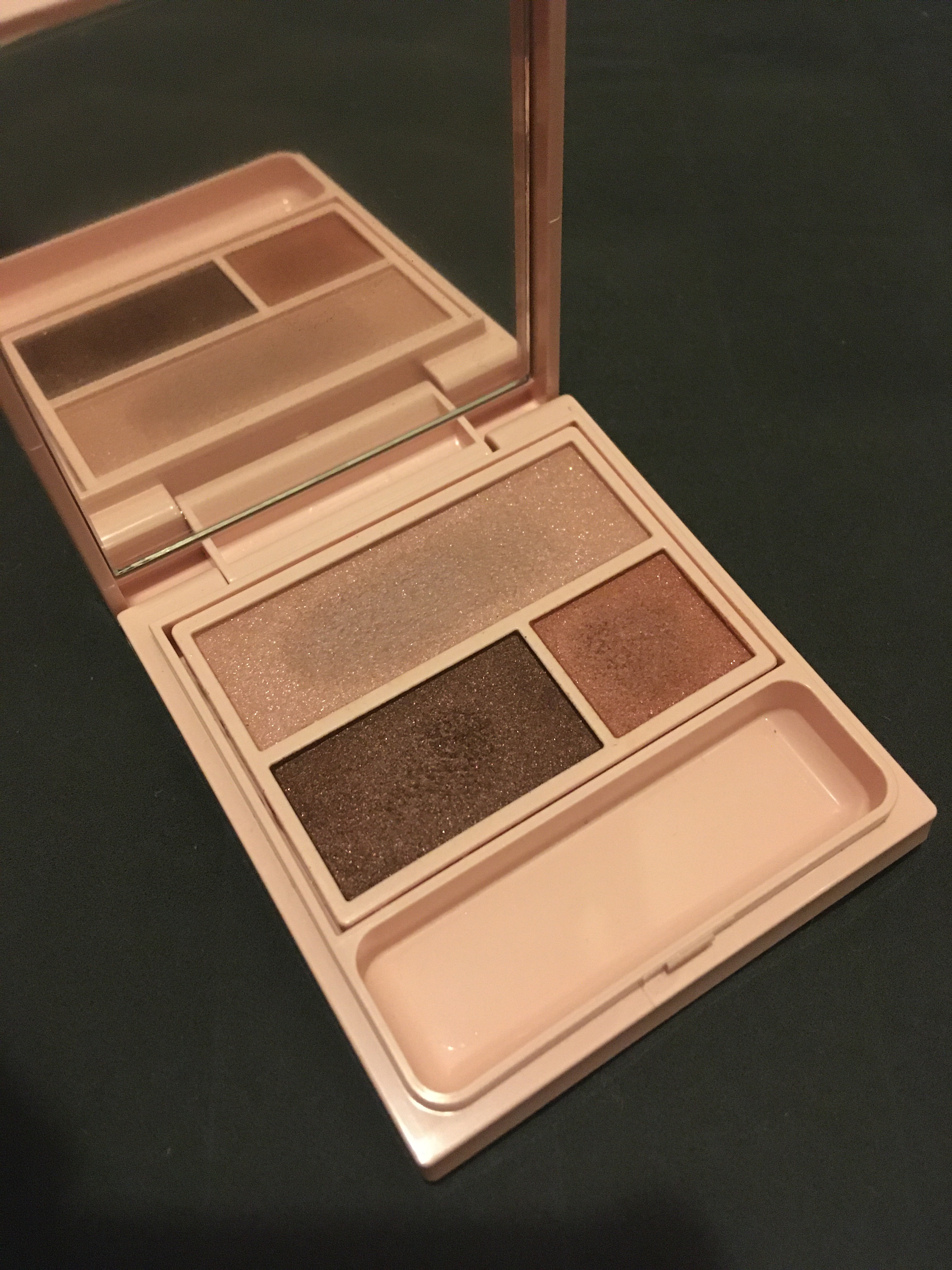 フーミー アイシャドウパレット/WHOMEE/アイシャドウパレットを使ったクチコミ（1枚目）