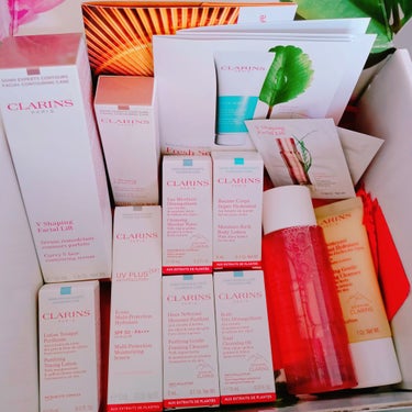 CLARINS トーニング ローション SP エキストラ コンフォートのクチコミ「CLARINS クラランス
V Shaping Facial Lift V コントア セラム
.....」（1枚目）