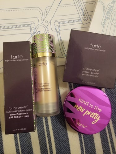 tarte babassu foundcealer™ skincare foundation Broad Spectrum SPF 20のクチコミ「tarte 

スキンケアファンデーションで
肌にとても優しいリキッドファンデーション！
つや.....」（1枚目）