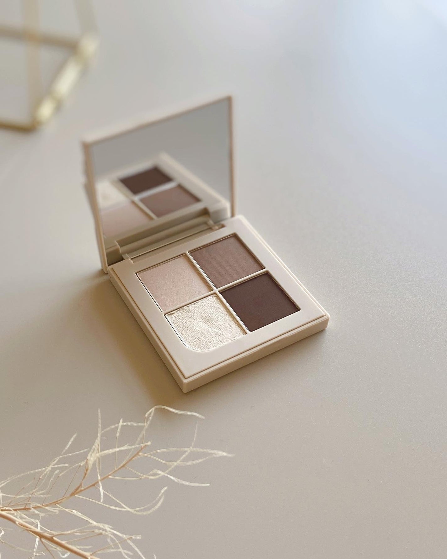 エッセンシャルアイパレット/nuegray/アイシャドウパレットを使ったクチコミ(2枚目)