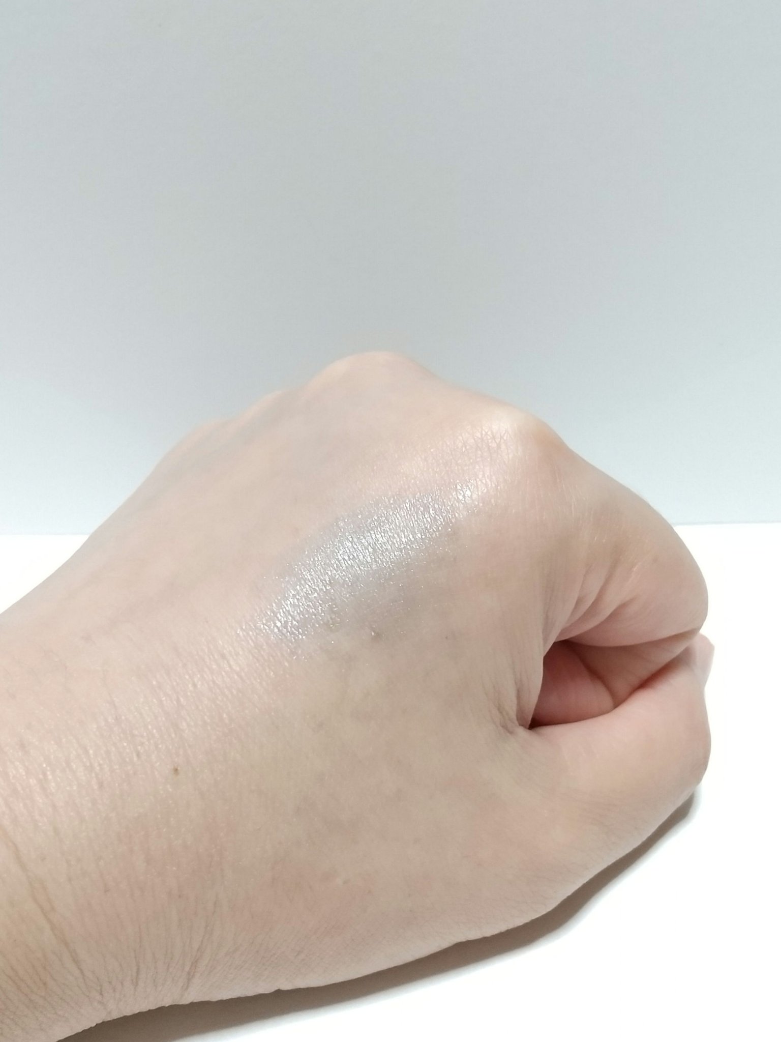 Colorgram ミルクブリングリッターライナーのクチコミ「⭐️⭐️⭐️☆☆
淡い発色✨

Colorgram
ミルクブリングリッターライナー
05　SK.....」（3枚目）