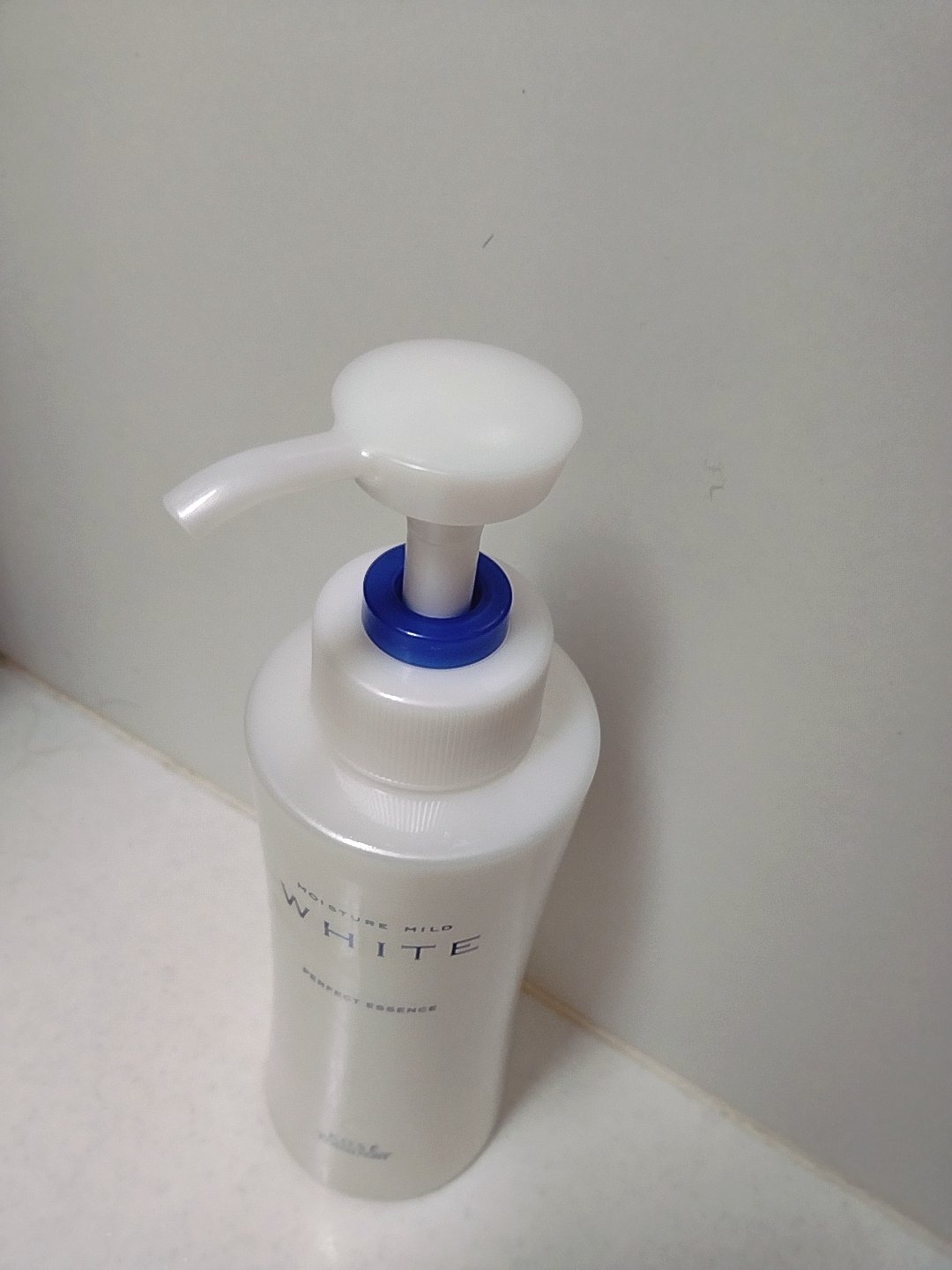 モイスチュアマイルドホワイト パーフェクトエッセンス 230ml/モイスチュアマイルド ホワイト/オールインワン化粧品を使ったクチコミ（1枚目）