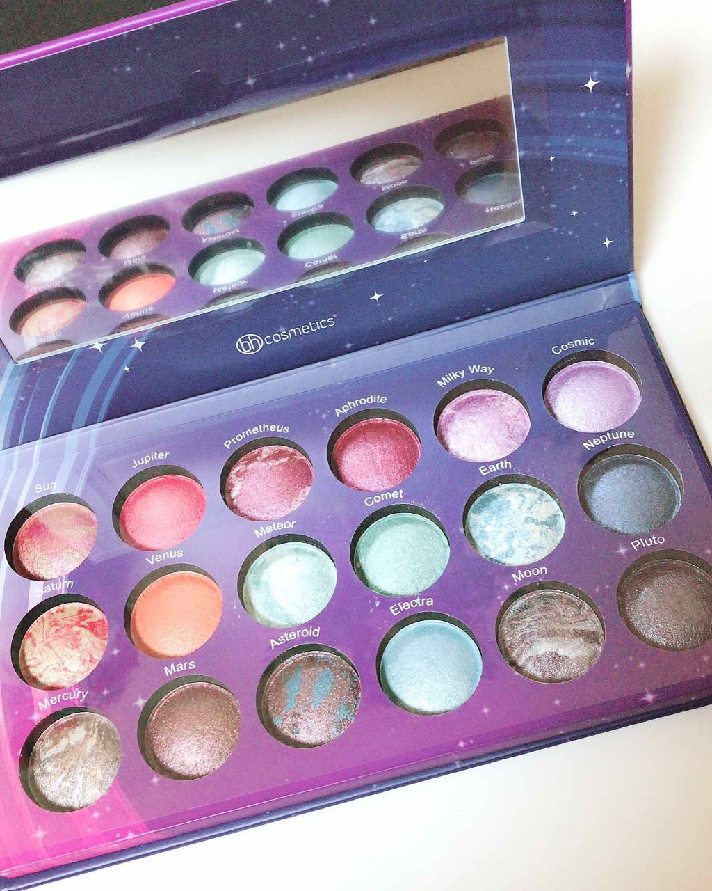 Galaxy Chic Baked Eyeshadow Palette/bh cosmetics/アイシャドウパレットを使ったクチコミ(1枚目)