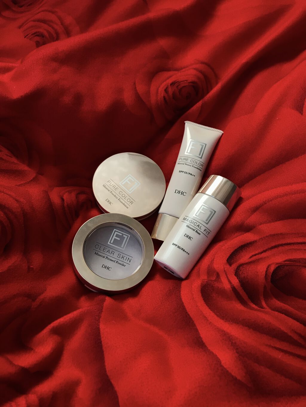 ミネラルウォータリーファンデーション ピュアカラー［F1］/DHC/リキッドファンデーションを使ったクチコミ（1枚目）