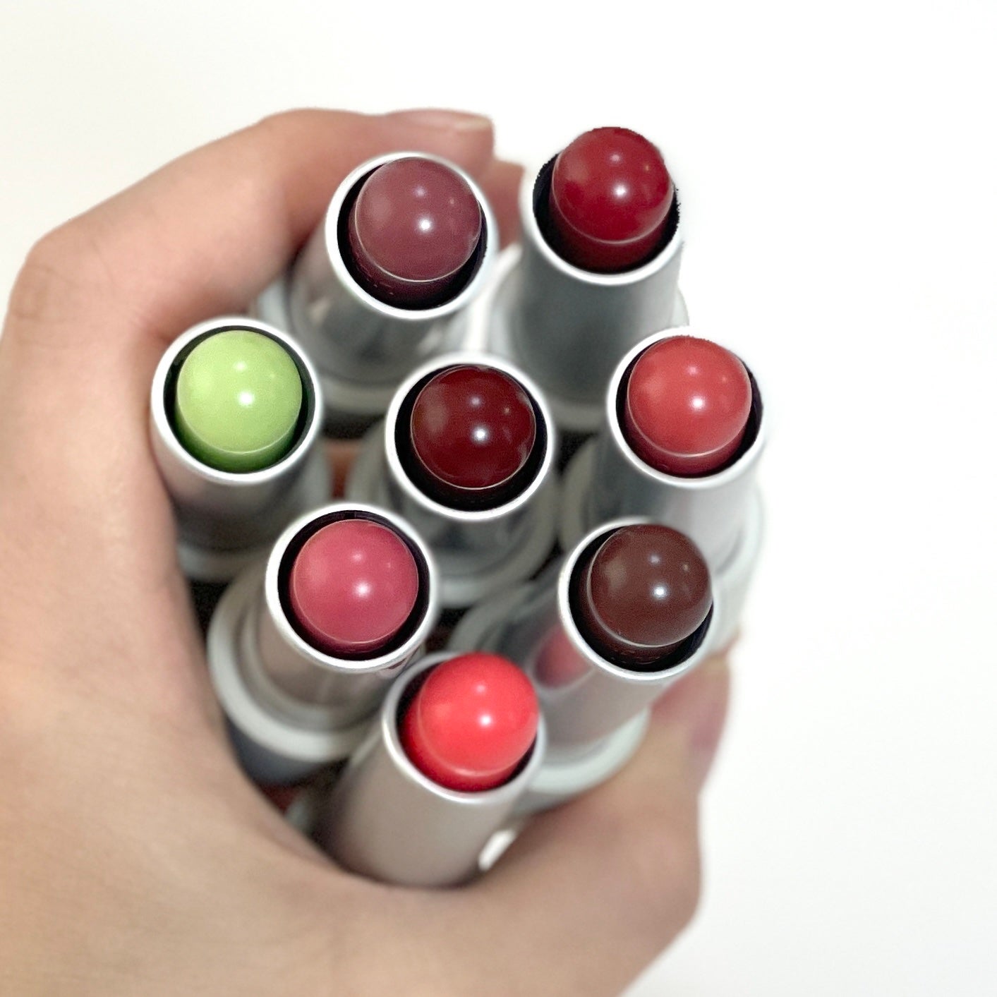 natsumi on LIPS 「まるで〇ーブ〇チョコ🤎🤎見た目が可愛いリップ見つけたよ。Fre..」(3枚目)