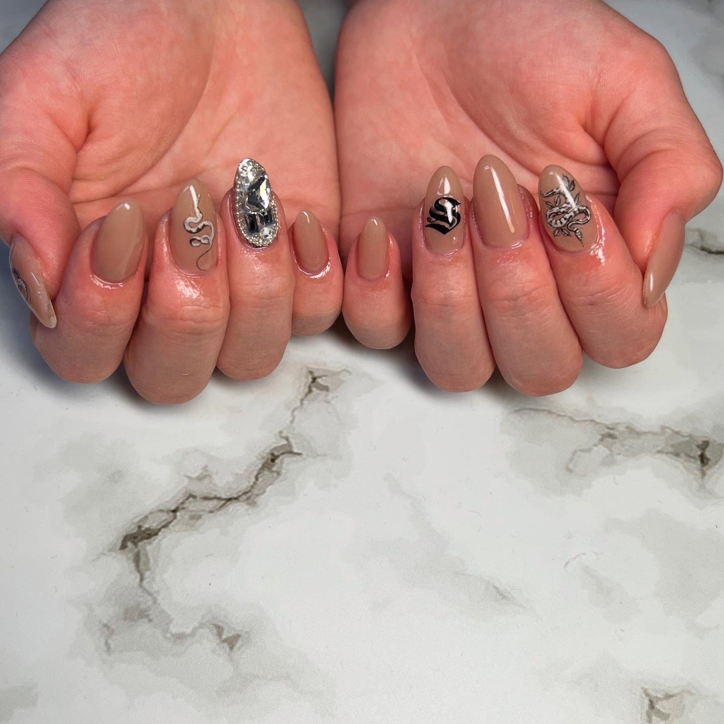 cst on LIPS 「#巳#蛇ネイル#干支ネイル#🐍#2025年menu…☑︎デザイ..」(1枚目)