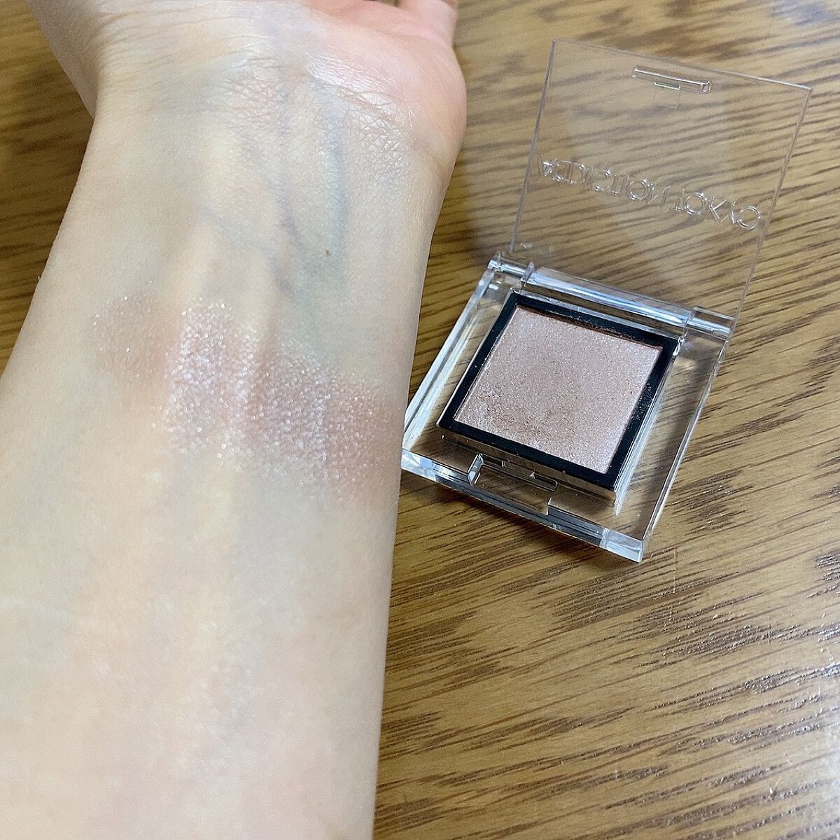 アディクション ザ アイシャドウ 18 Blondy (P) /ADDICTION/単色アイシャドウを使ったクチコミ（2枚目）