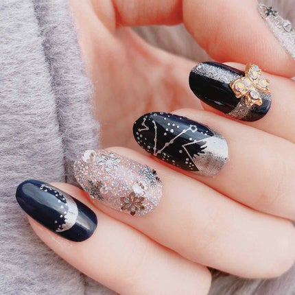 ネイビーネイルはシックな雰囲気が素敵!おすすめポリッシュ&セルフネイルの参考になるデザイン紹介