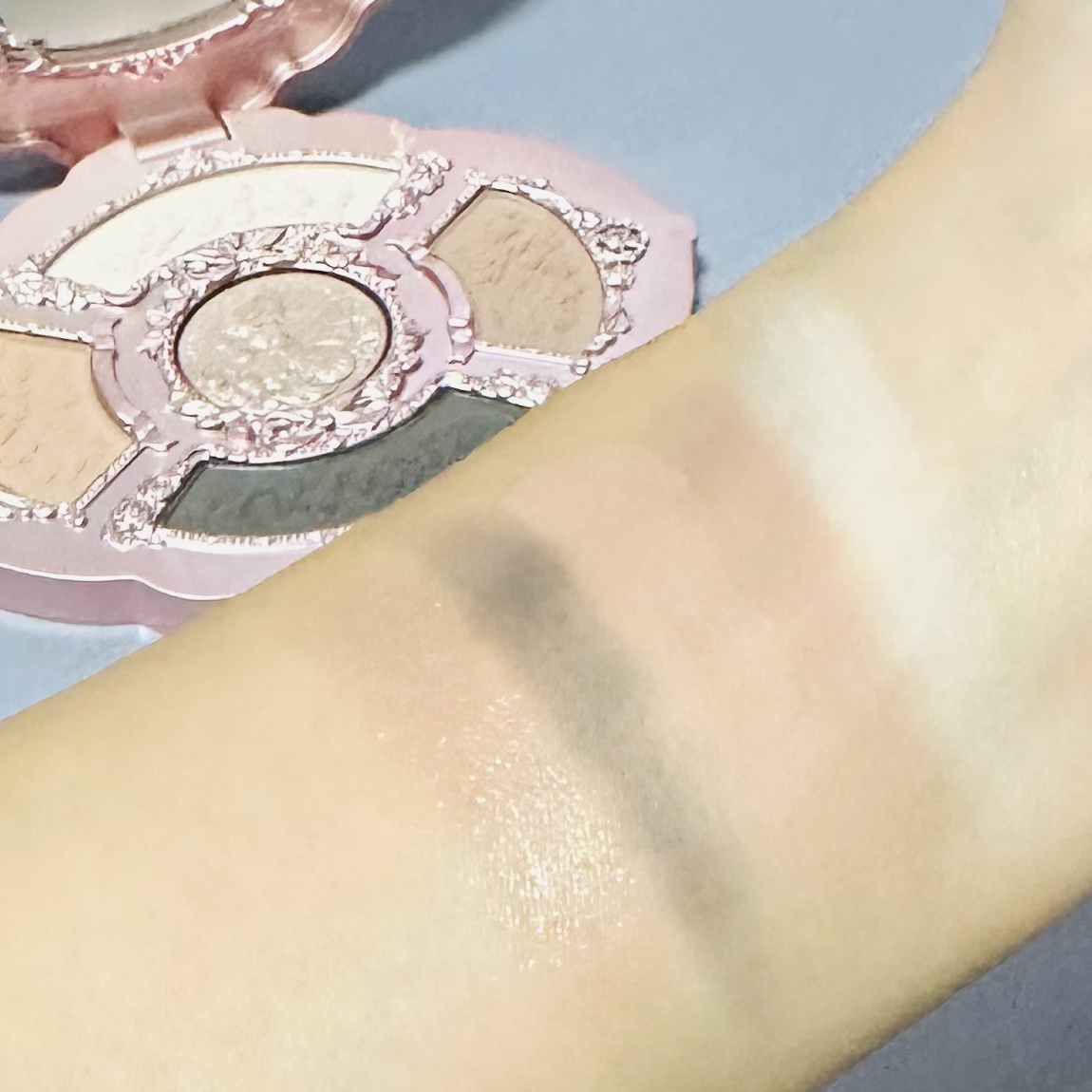 ミッドサマーフェアリーテイルズコレクション 5色アイシャドウパレット 01 Hazel Fawn/FlowerKnows/アイシャドウパレットを使ったクチコミ（3枚目）