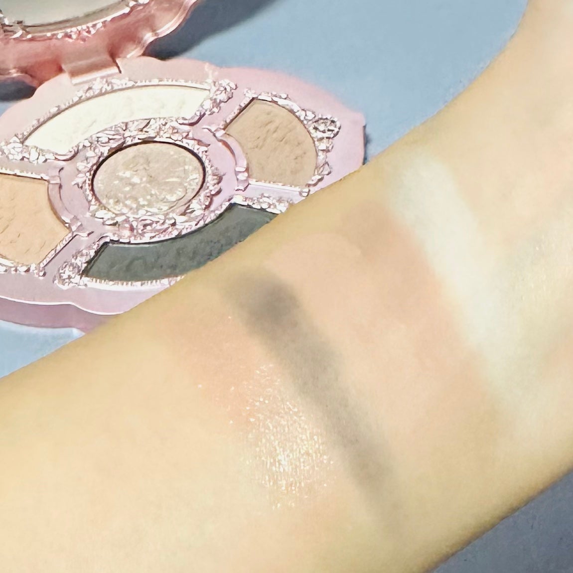 ミッドサマーフェアリーテイルズコレクション 5色アイシャドウパレット/FlowerKnows/アイシャドウパレットを使ったクチコミ(3枚目)