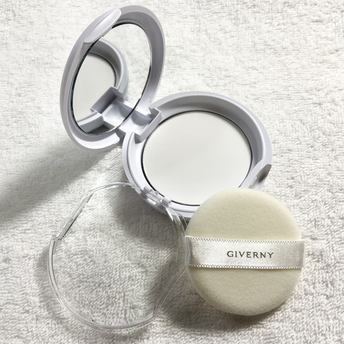 密着セバムフィルターパクト / GIVERNY