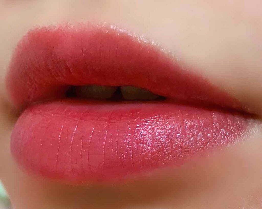 ルージュ アリュール カメリア 607 カメリア ルージュ メタル ドゥ シャネル/CHANEL/口紅を使ったクチコミ（2枚目）