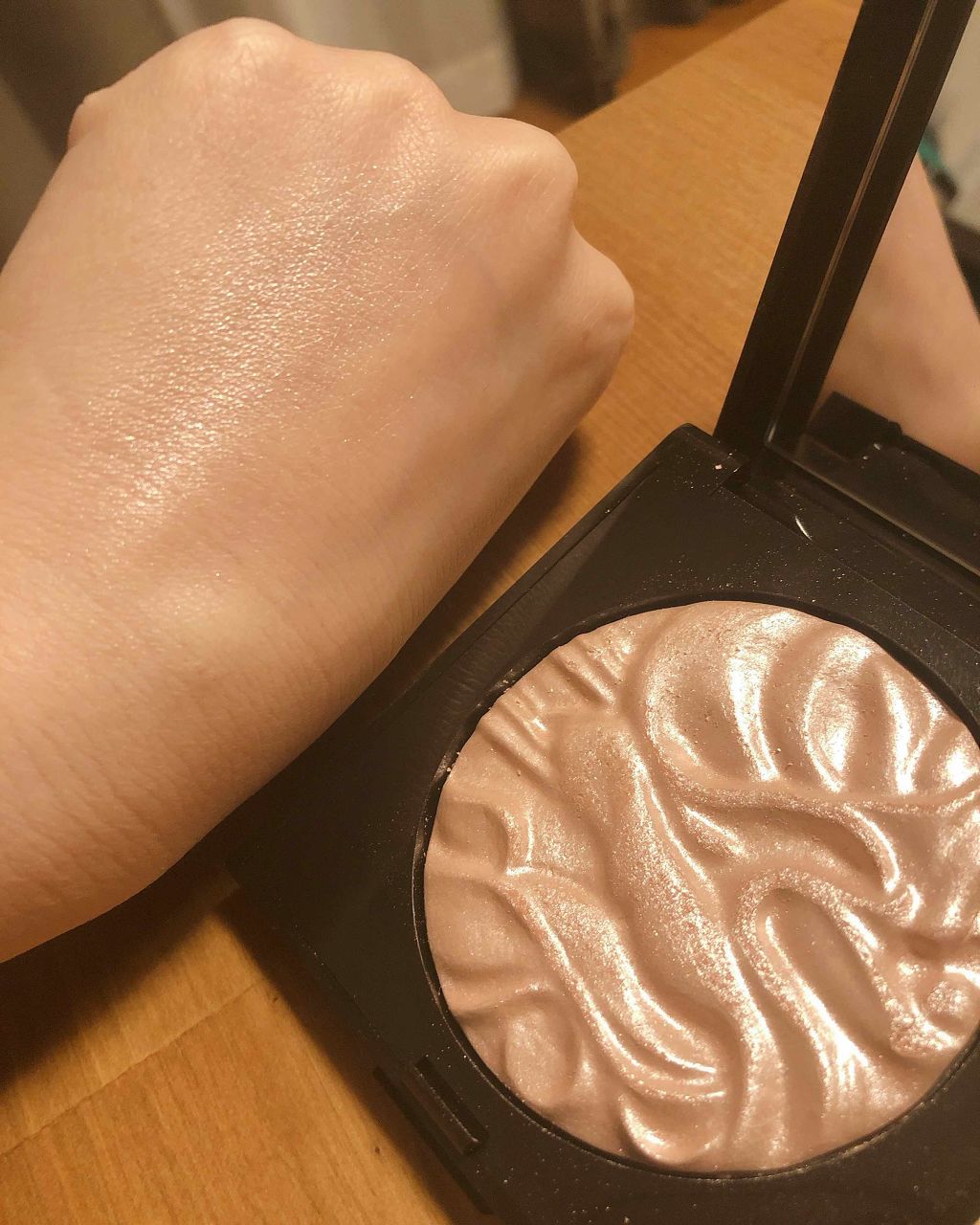 フェイスイルミネーター/ローラ メルシエ/パウダーハイライトを使ったクチコミ(1枚目)