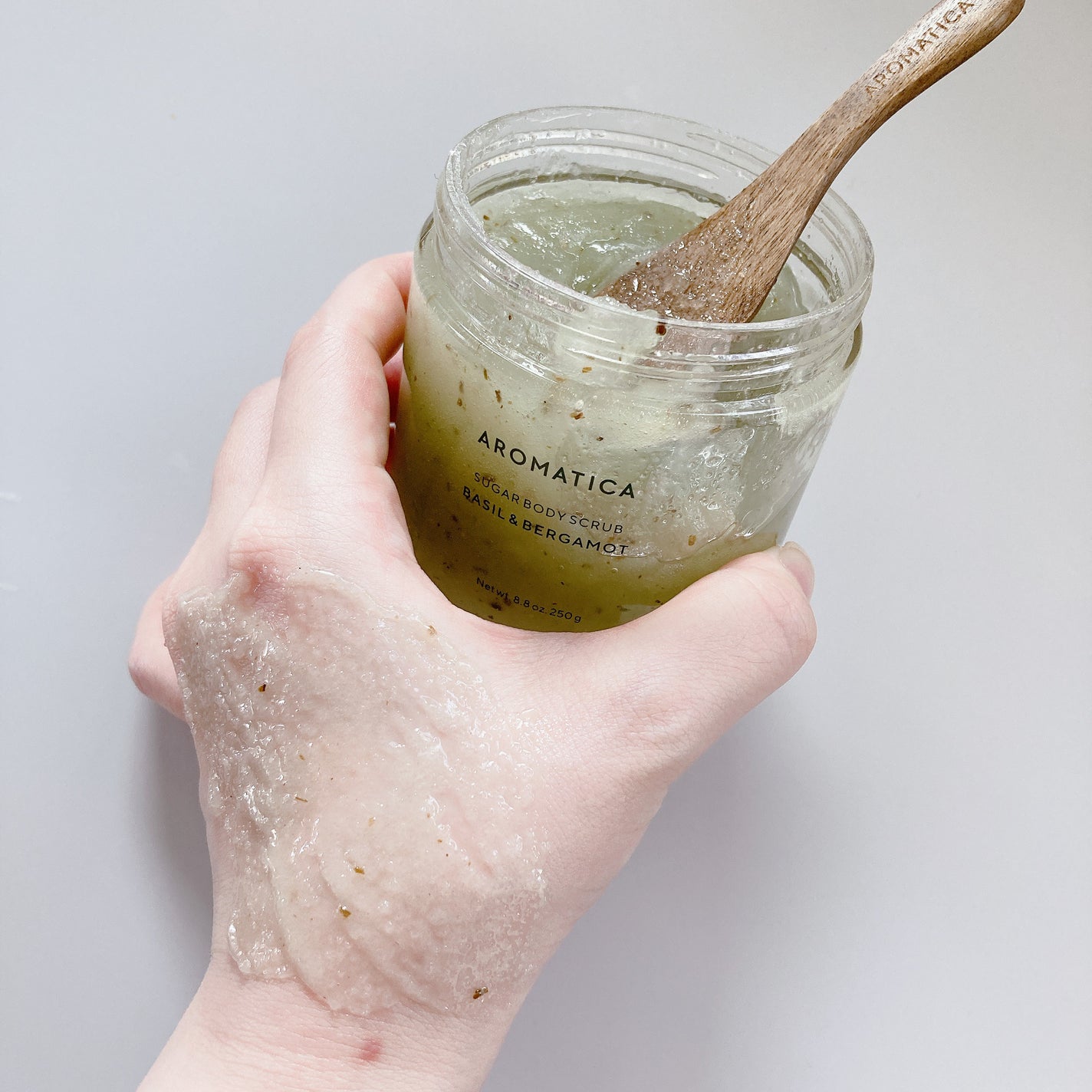 シュガーボディスクラブバジル&ベルガモット/AROMATICA/ボディスクラブを使ったクチコミ(3枚目)
