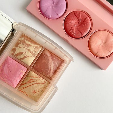 HOURGLASS AMBIENT™ LIGHTING BLUSH QUAD - GHOSTのクチコミ「#コスメ記録 


第6弾はフェイス、チークパレット！


2021年 6個
2022年 4個.....」（2枚目）