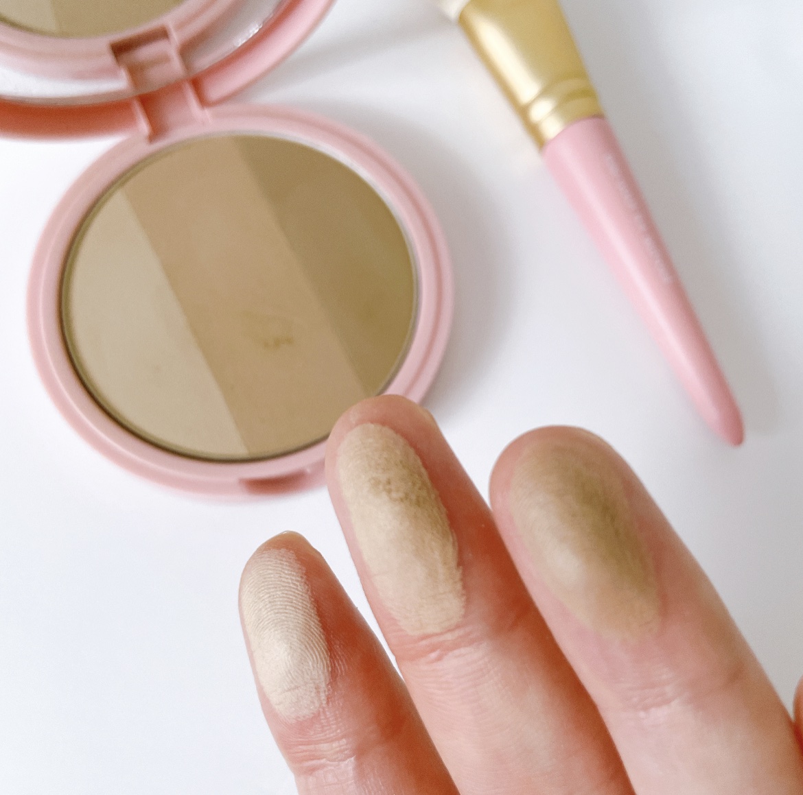 アートクラスバイロダン シェーディング バイロダンシェーディングブティックエディション 02 モダン/too cool for school/シェーディングを使ったクチコミ（3枚目）