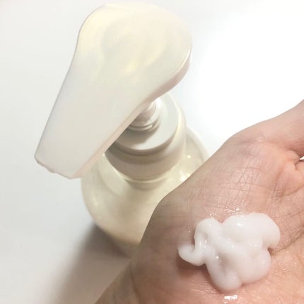 LUX ルミニーク バランス ダメージリペア&カラーケア シャンプー/トリートメントのクチコミ「えたんからクリスマスギフトBOXをプレゼントしてくれました。
ラックス ルミニーク バラ.....」(3枚目)