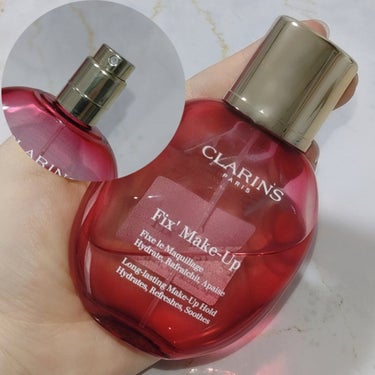 CLARINS フィックス メイクアップのクチコミ「段々と暑い日が増えてベースメイクの崩れが気になる季節になってきましたね🌞私が絶対崩したくない日.....」（2枚目）