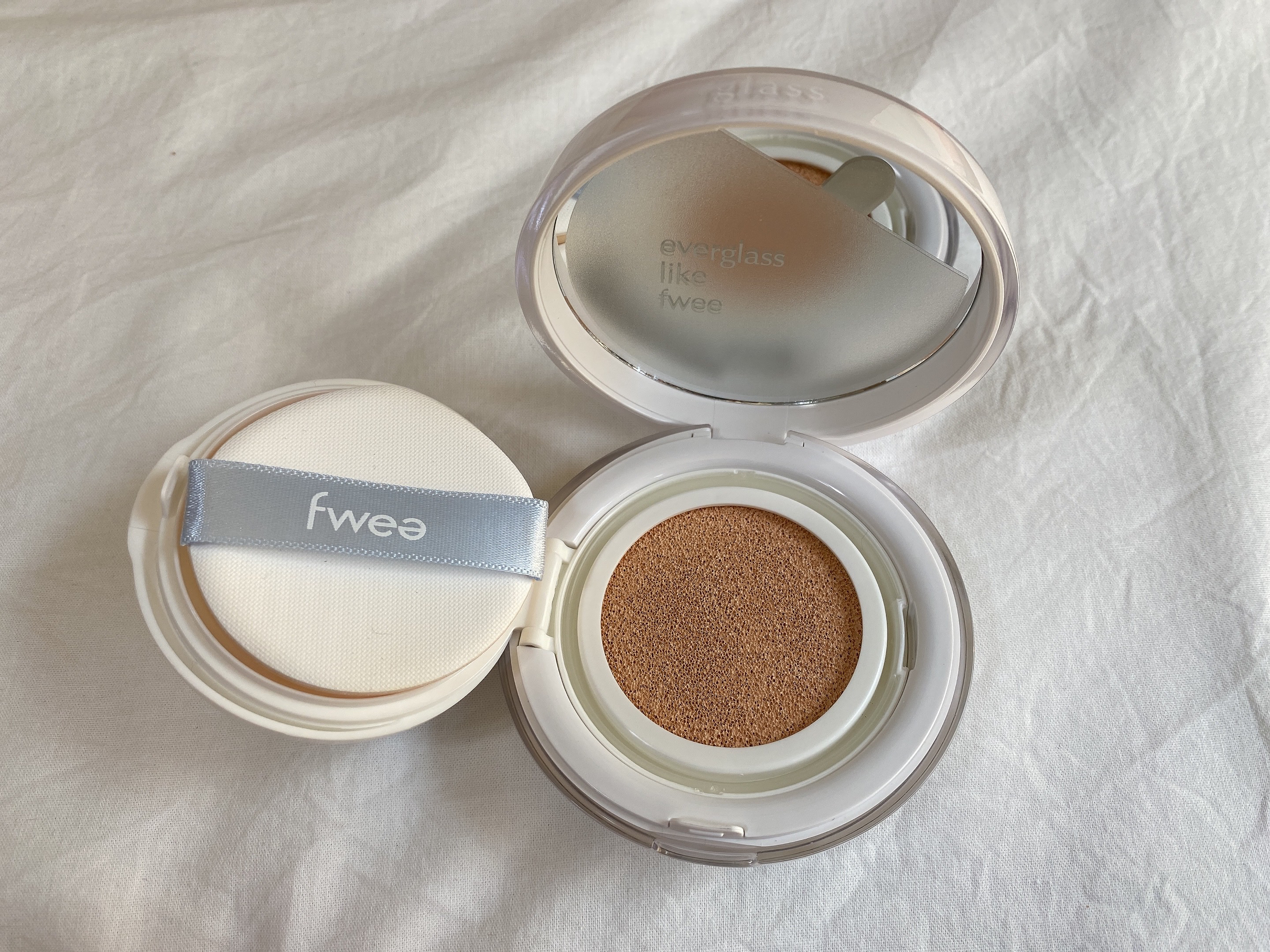 フィークッションガラス 01 フェアガラス/fwee/クッションファンデーションを使ったクチコミ（2枚目）