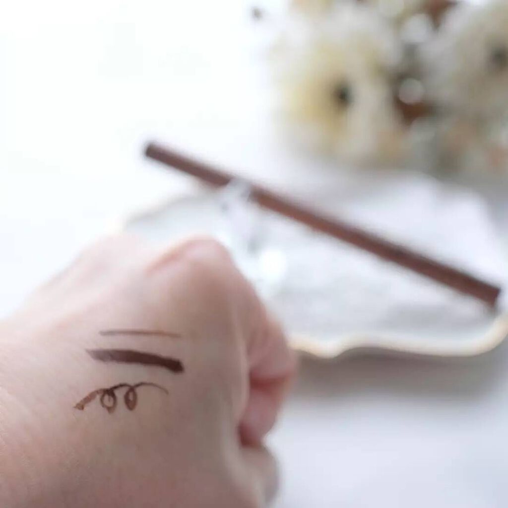 スキルレスライナー/LUMIURGLAS/リキッドアイライナーを使ったクチコミ(4枚目)