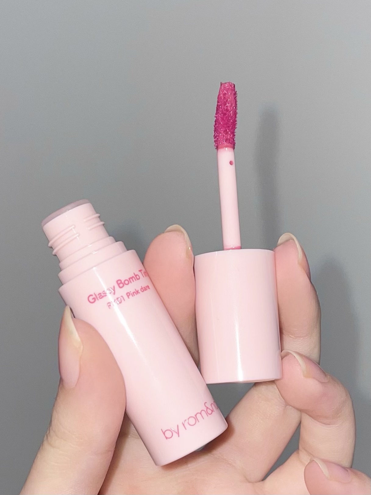 アンドバイロムアンド　グラッシーボムティント/&nd by rom&nd/リップティントを使ったクチコミ（3枚目）