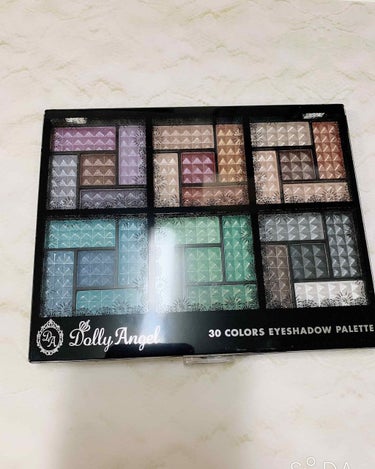 30COLORSEYESHADOWPALETTE/Dolly Angel/アイシャドウパレットを使ったクチコミ（1枚目）