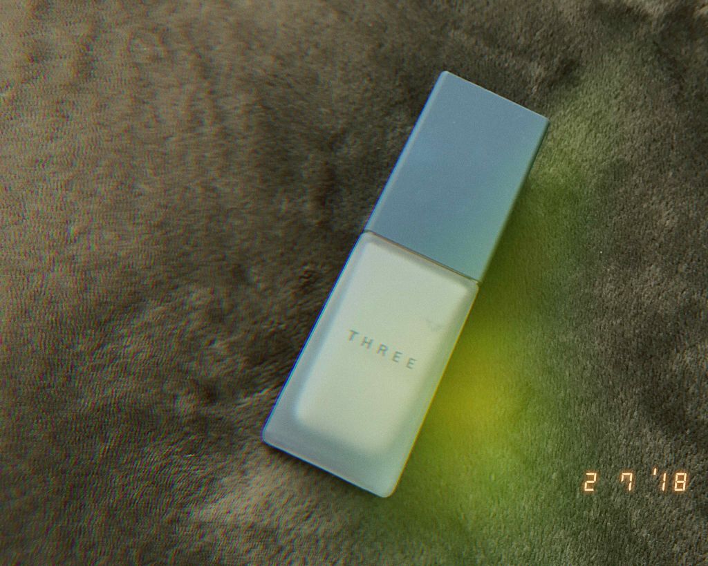 フローレスエシリアル フルイド ファンデーション/THREE/リキッドファンデーションを使ったクチコミ（1枚目）