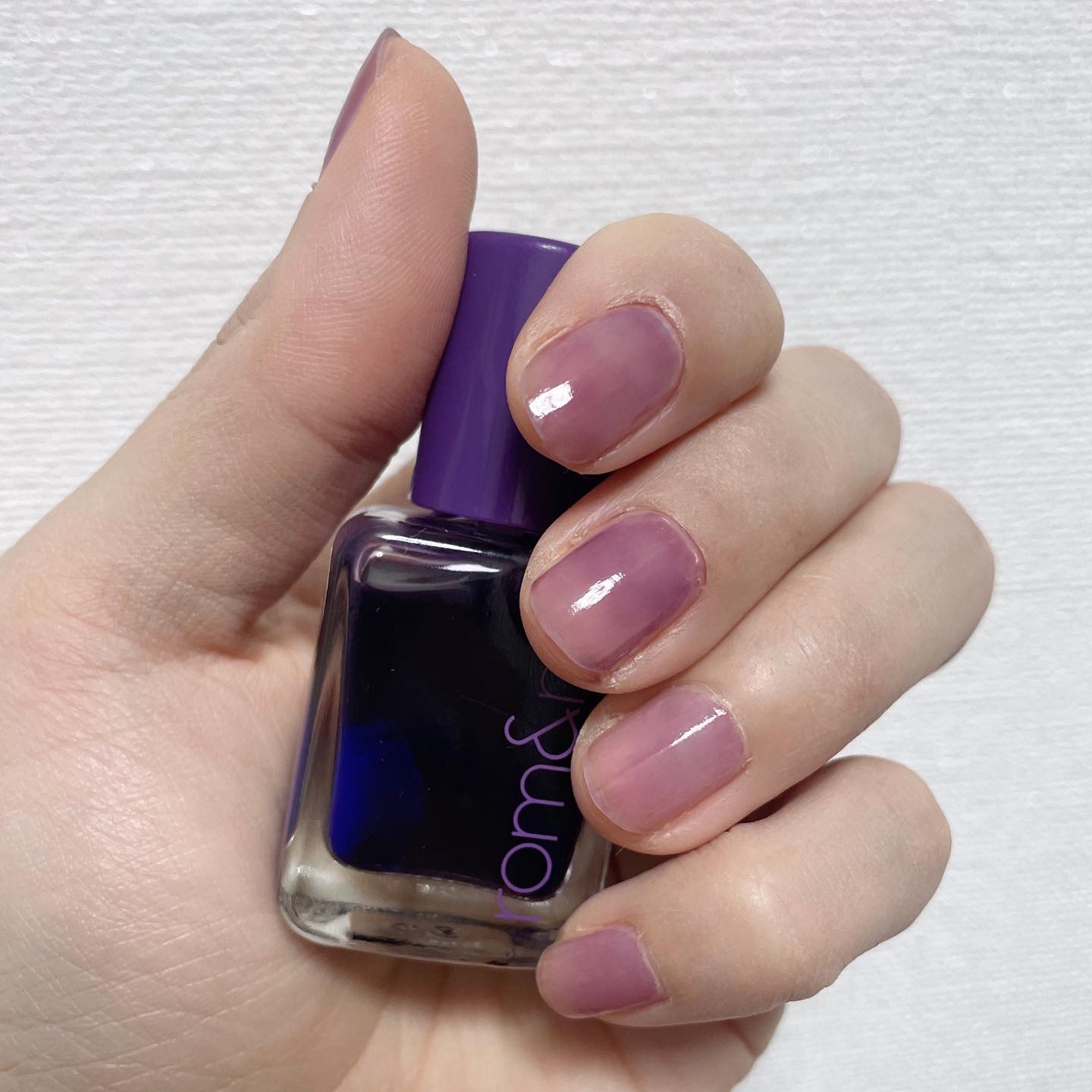 ムードペブルネイル 08 PURPLE MOOD（パープルムード）/rom&nd/マニキュアを使ったクチコミ（2枚目）