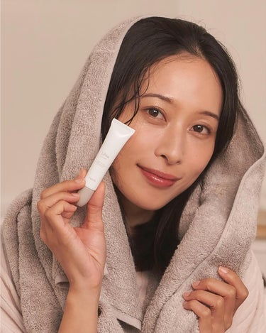 皮膚の薄い目元は丁寧に保湿しよう！

LIPSの皆様こんにちは。

まだまだ乾燥する季節。皮膚の薄い目元もしっかりと保湿しましょう！
塗るボトックスと言われる「アルジレリン® ペプチド」を化粧品推奨濃度