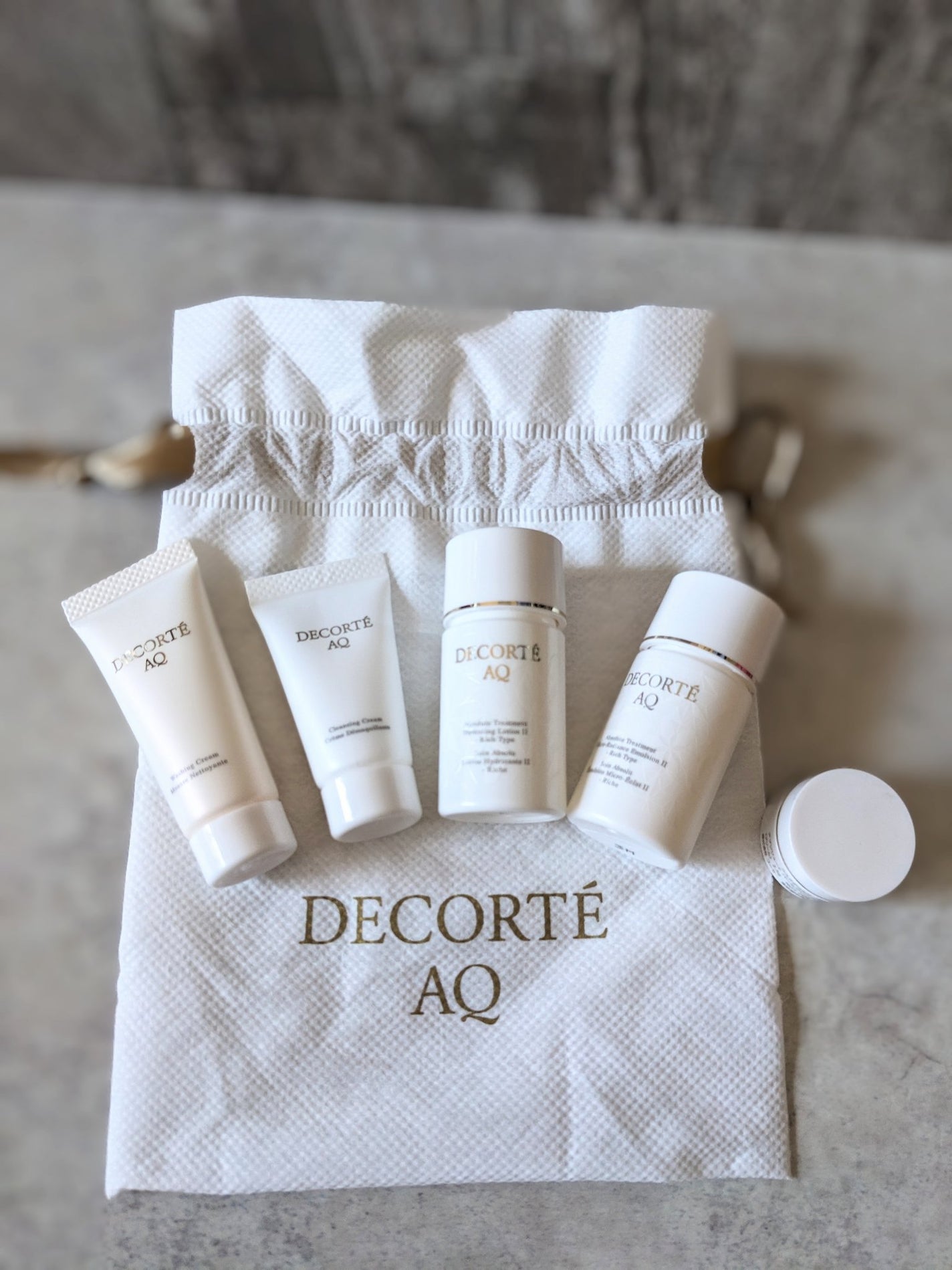 AQ アブソリュート エマルジョン マイクロラディアンス Ⅱ/DECORTÉ/乳液を使ったクチコミ(3枚目)
