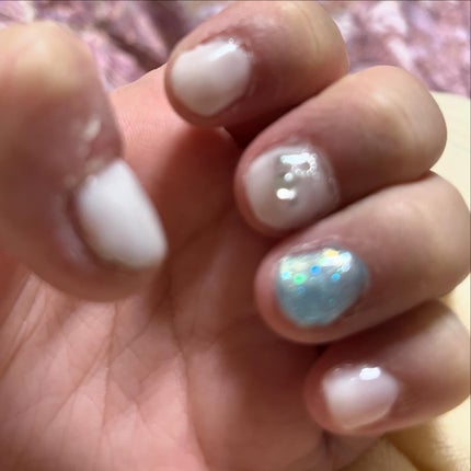 うさみみぃ@ブルベ on LIPS 「ネモフィラ見に行って来たからネイル変えた💅★*白いネイルお気に..」(2枚目)