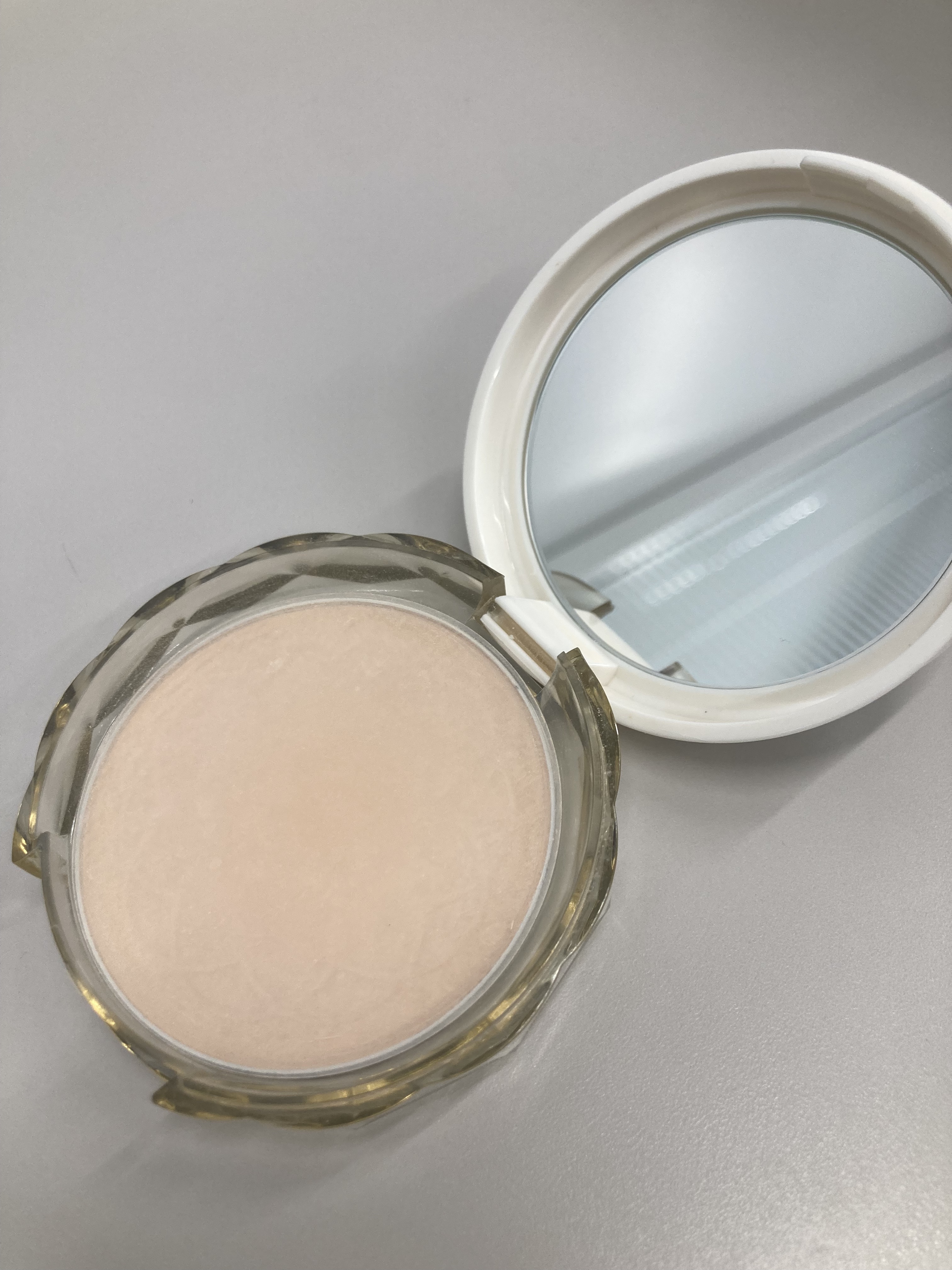 UVシルクカバーパウダー/CEZANNE/プレストパウダーを使ったクチコミ（1枚目）