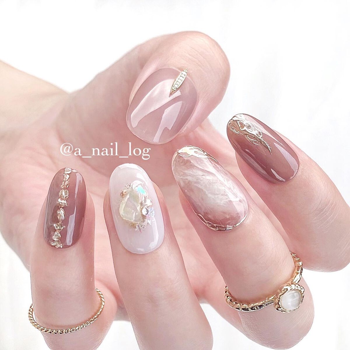 Aika*セルフネイル on LIPS 「MGELを使った秋色ブラウンのニュアンスネイル🏹たくさんのMp..」(1枚目)