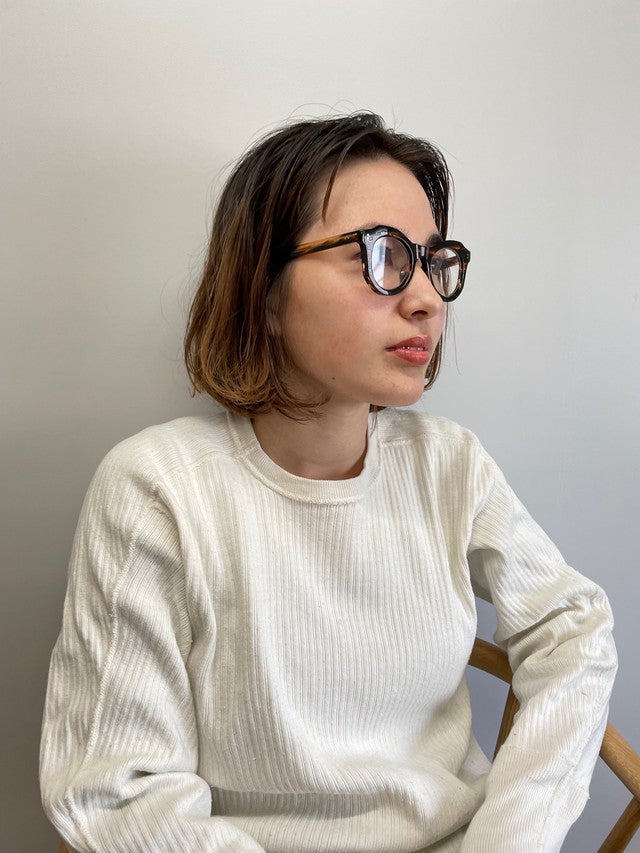 眼鏡をかけた女性