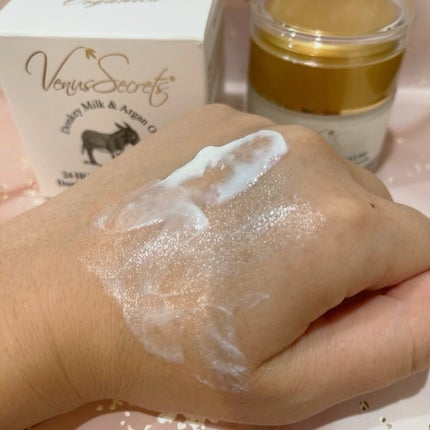 24 Hours Moisturizing Face Cream with Donkey Milk and Argan Oil/Venus secrets/フェイスクリームを使ったクチコミ(2枚目)