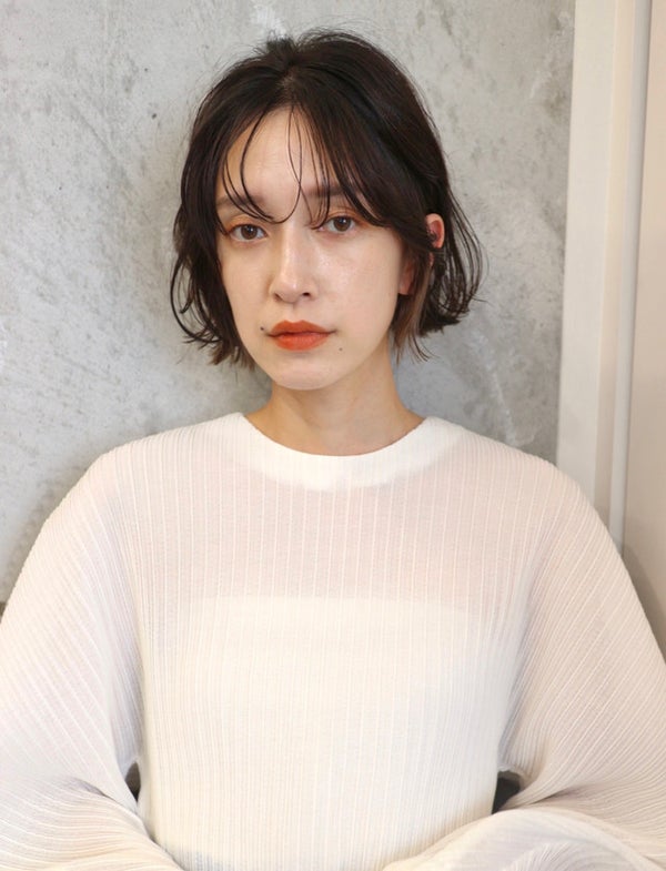 ボブスタイルの女性