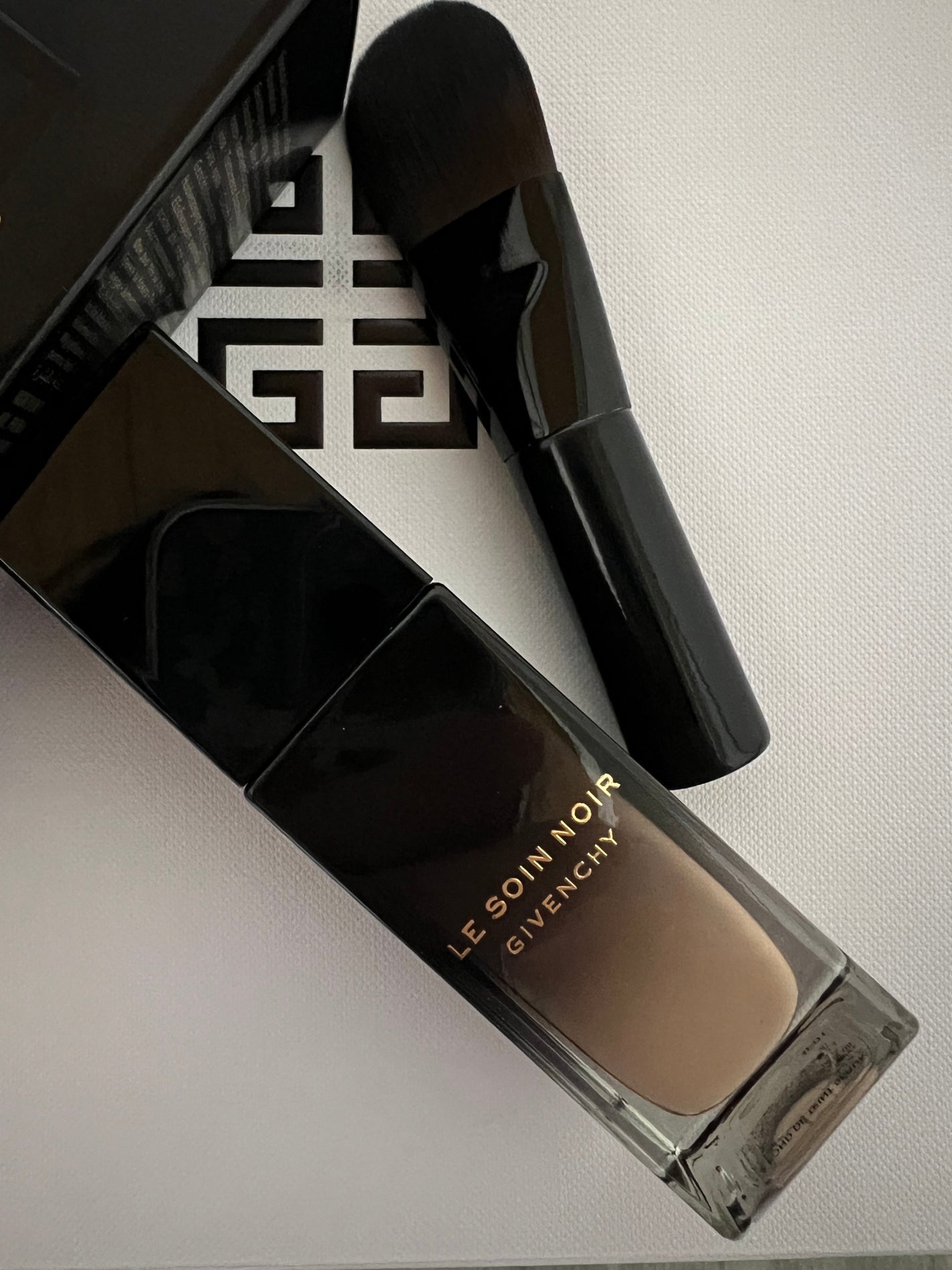 ソワン ノワール セラム ファンデーション/GIVENCHY/リキッドファンデーションを使ったクチコミ(1枚目)