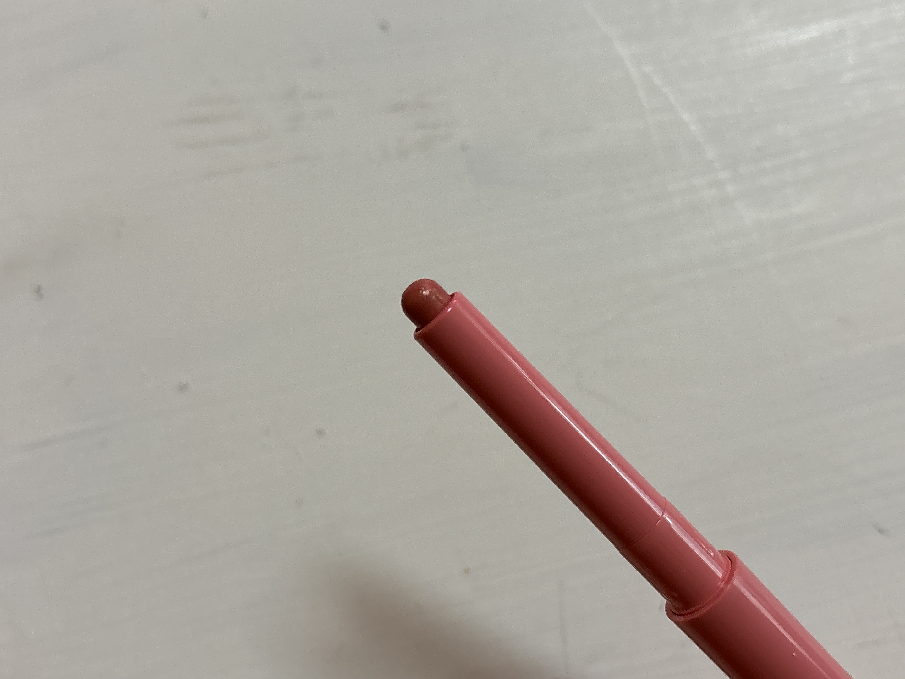 甘すぎないピンク色で、肌が明るく見えます。

限定色なのがもったいないくらいで、定番化して欲しいです。

ペンシルタイプなので塗りやすく、自然な涙袋の範囲に塗れました。


 #キラキラ夏コスメ #涙袋 #涙袋メイク #血色涙袋