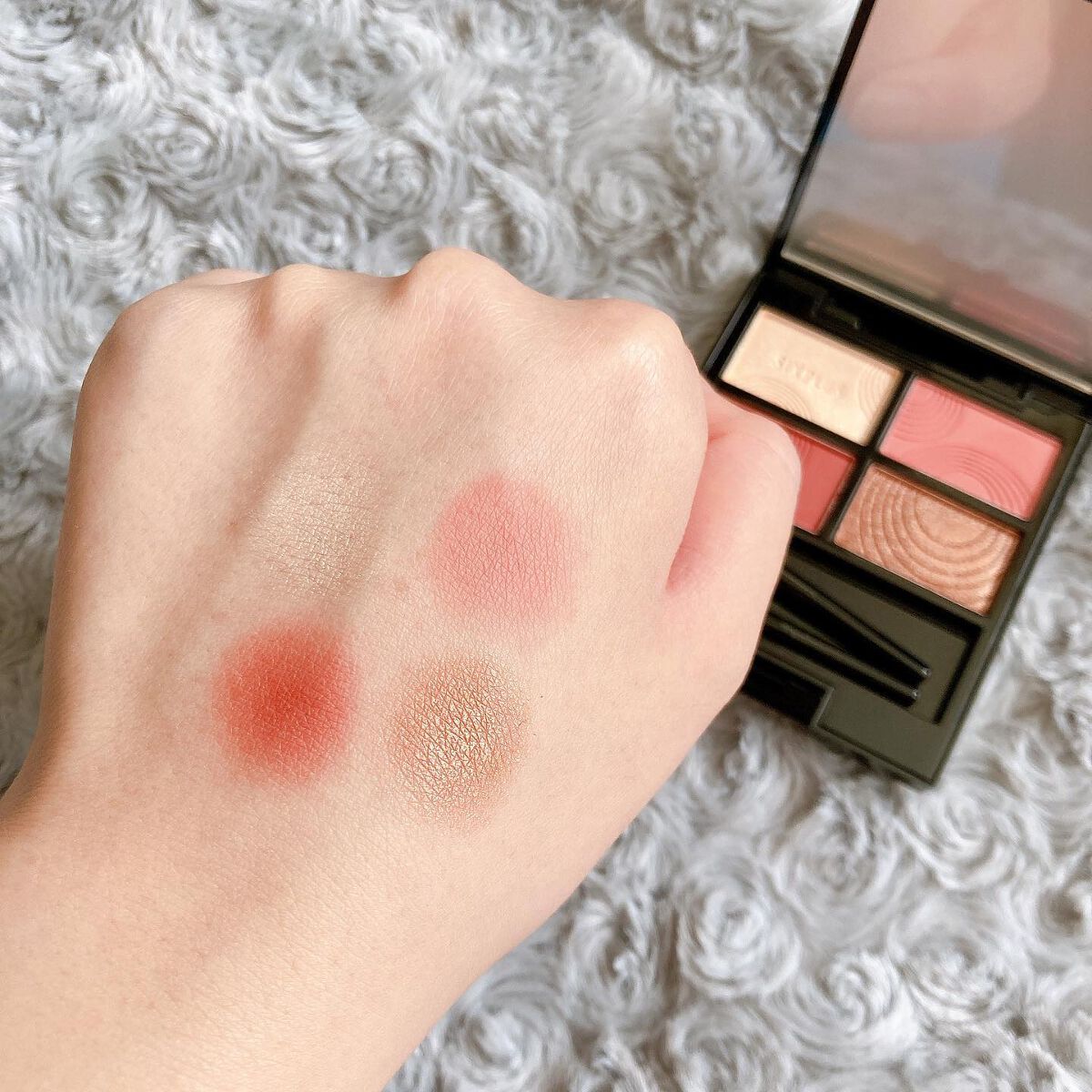 SIXPLUS 4色アイシャドウ #04ギャラクシーローズ/SIXPLUS/アイシャドウパレットを使ったクチコミ（3枚目）