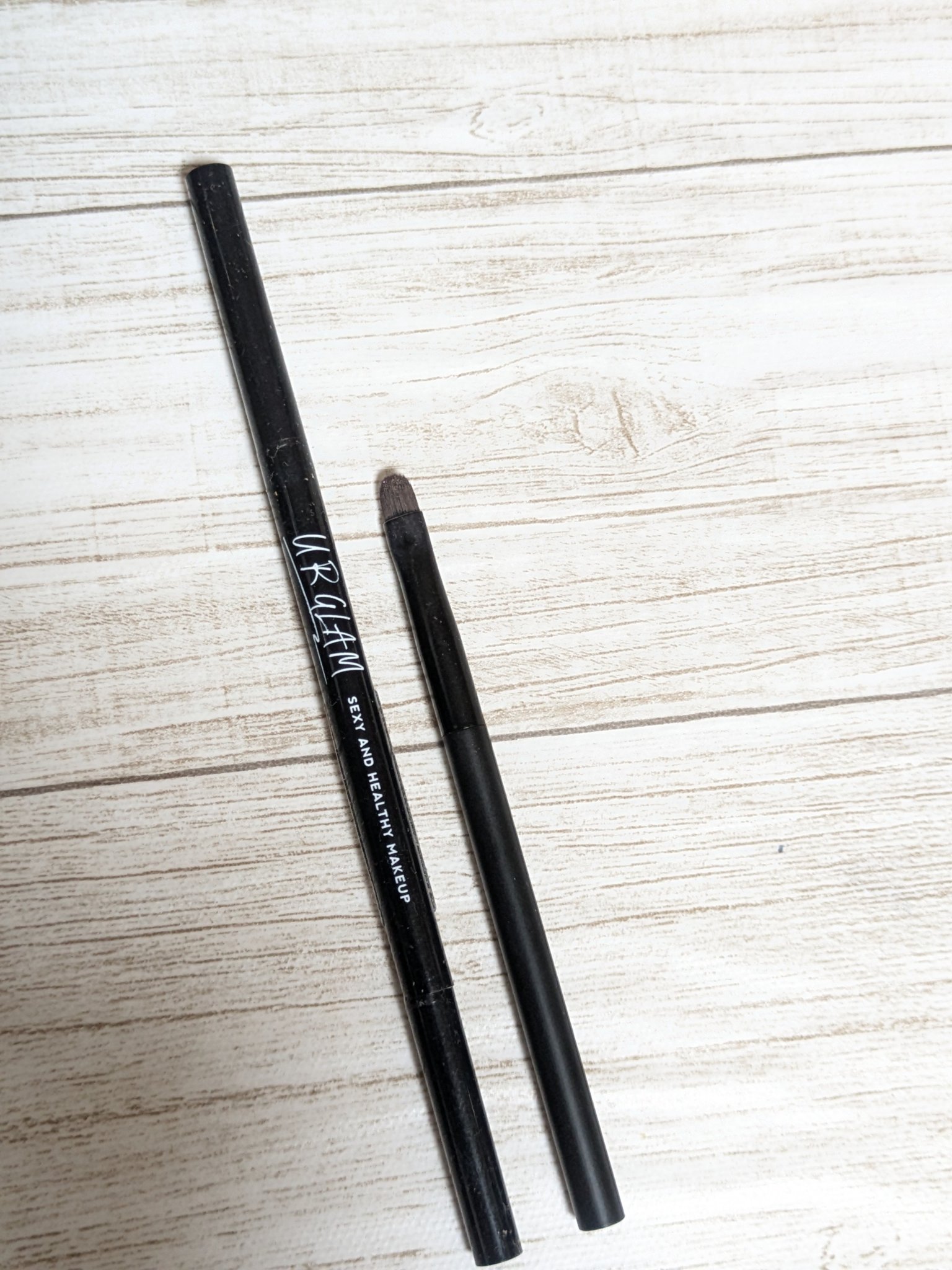 アイシャドウブラシC N/U R GLAM/メイクブラシを使ったクチコミ（2枚目）