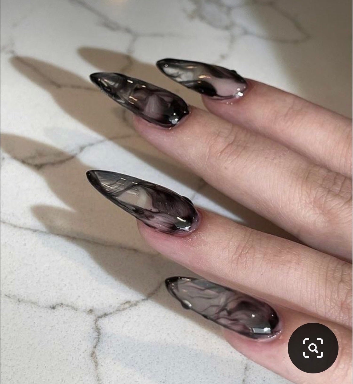 nozomi on LIPS 「NAILSGOGOサンでやってもらったネイル🖤3、4枚目は参考..」(3枚目)