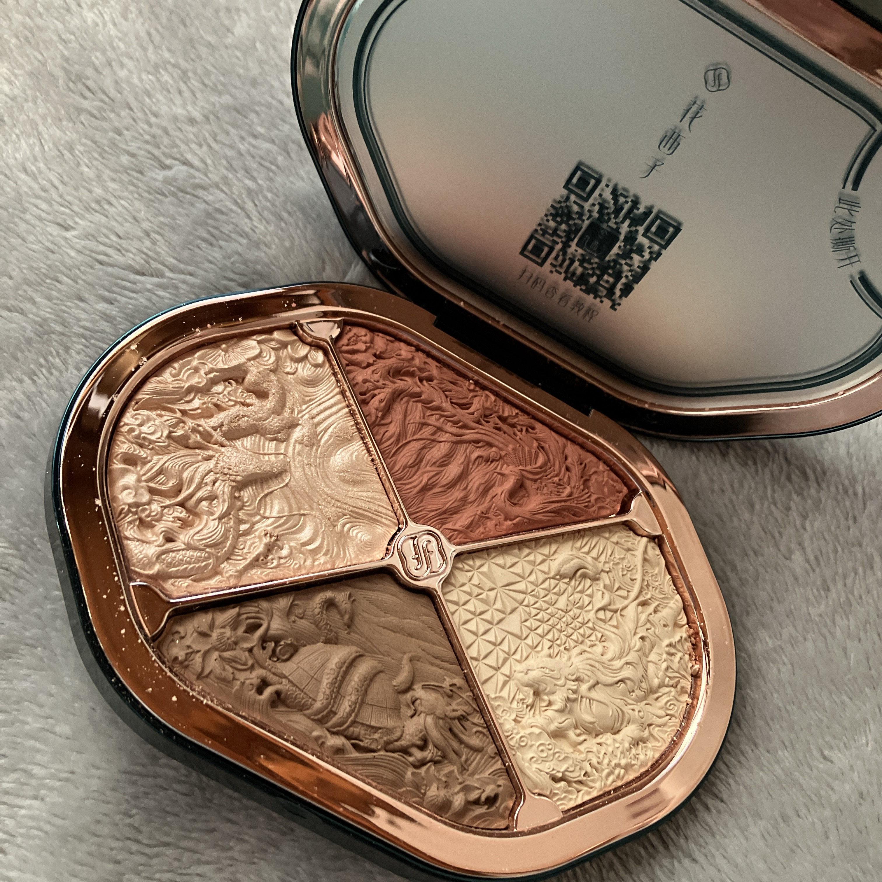 星宿彫刻 4色パレット 01(通常版)/花西子/マルチパレットを使ったクチコミ（1枚目）