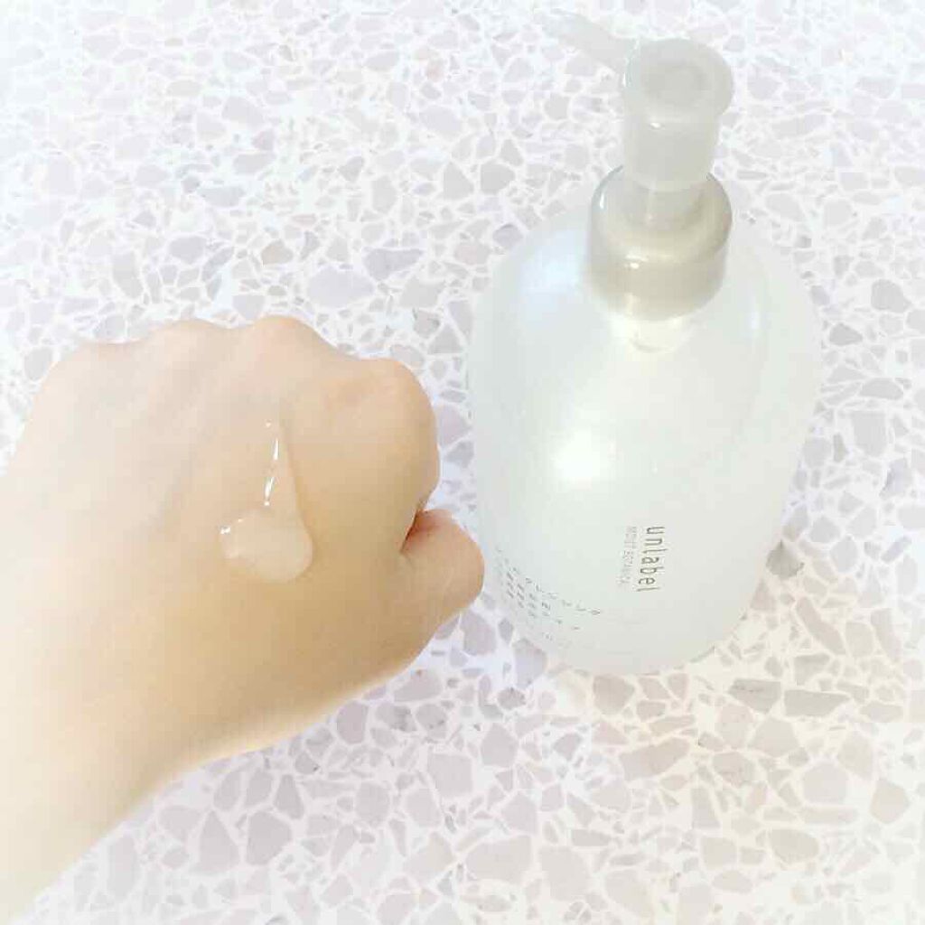 500mlの大容量で980円(税抜)というプチプラ！！
気兼ねなくたっぷり使えるのが魅力です。
メイク・毛穴・皮脂汚れ、なでるだけですっきり落とすオイルinジェルクレンジングで、無香料・無着色・無鉱物油・パラベン・アルコール・シリコン・