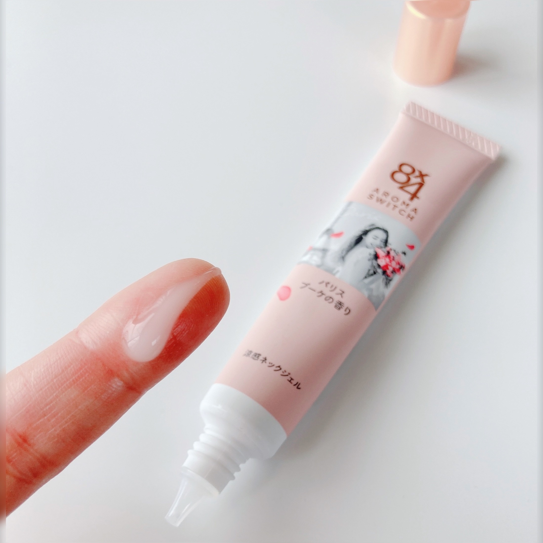 8x4 アロマスイッチ 涼感ネックジェル パリスブーケの香り/８ｘ４/デオドラント・制汗剤を使ったクチコミ（3枚目）