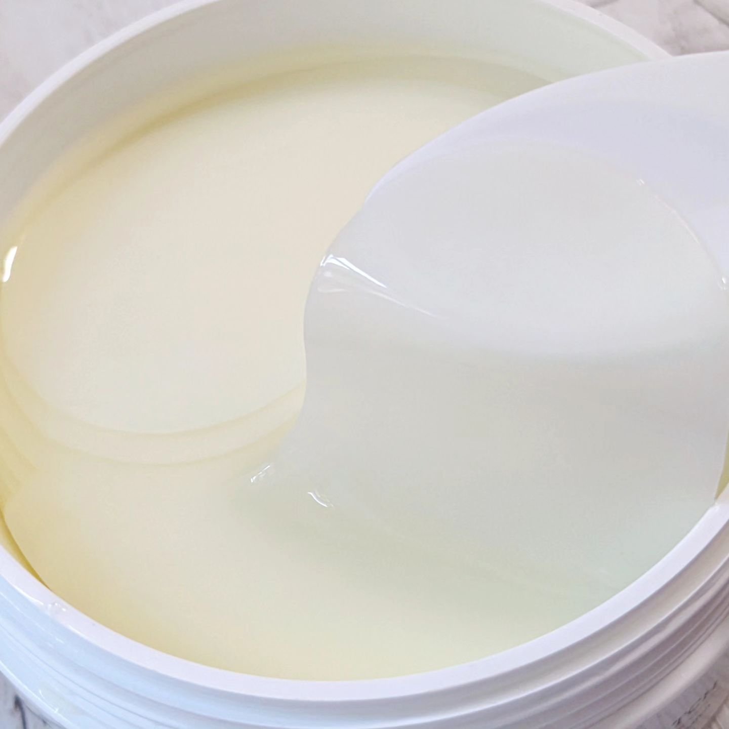 ホワイトトリュフインテンシブザリアルアイパッチ/ダルバ/アイケア・アイクリームを使ったクチコミ（2枚目）