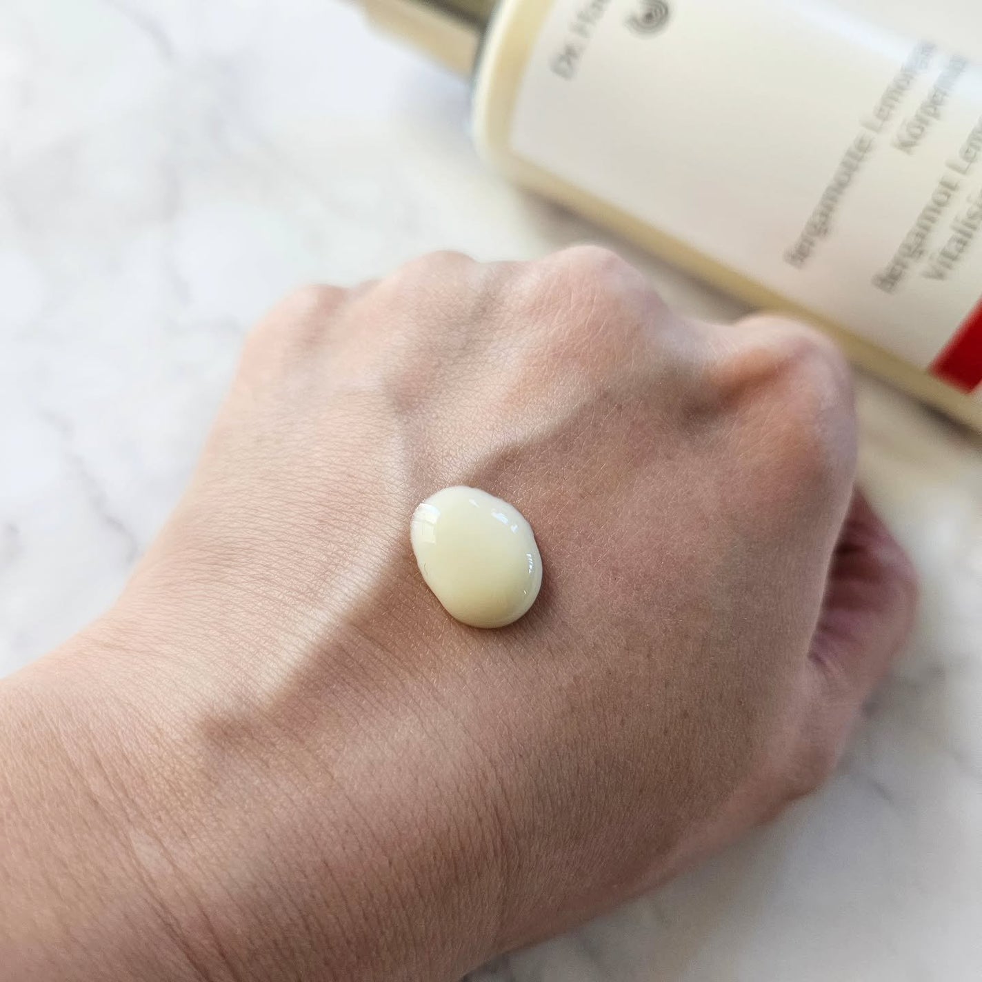 バイタライジング ボディミルク レモングラス/ドクターハウシュカ /ボディミルクを使ったクチコミ(2枚目)