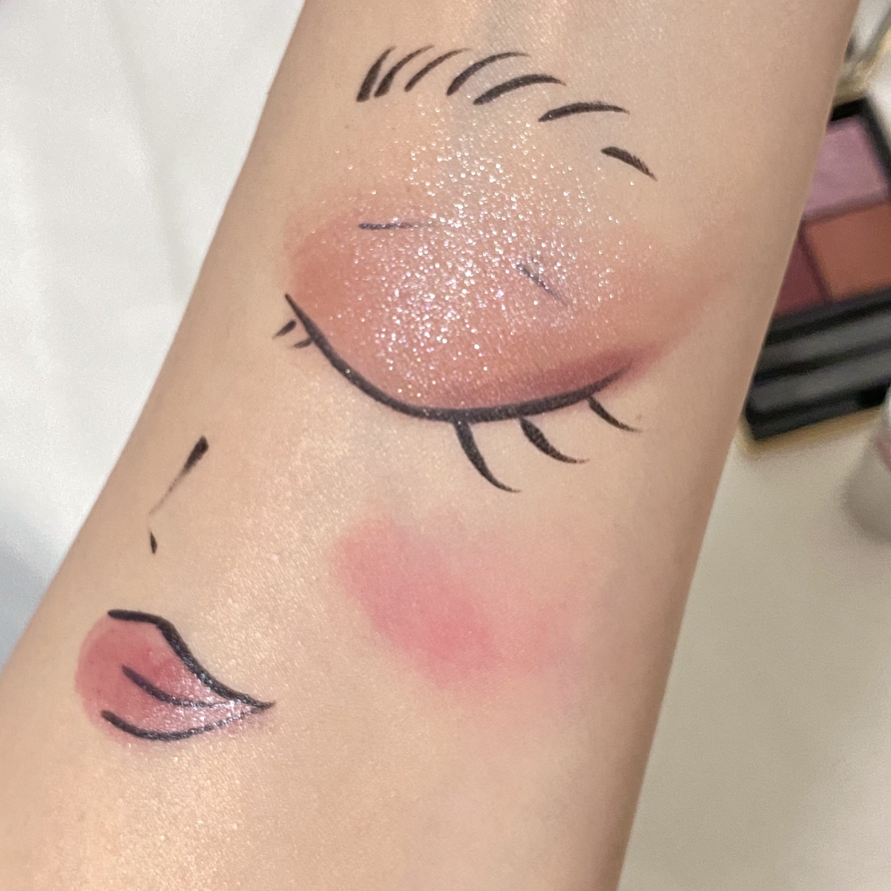 YSL ラブシャイン リップスティック 203	 BLUSHED MALLOW ブラッシュド マーロウ/YVES SAINT LAURENT BEAUTE/口紅を使ったクチコミ（3枚目）