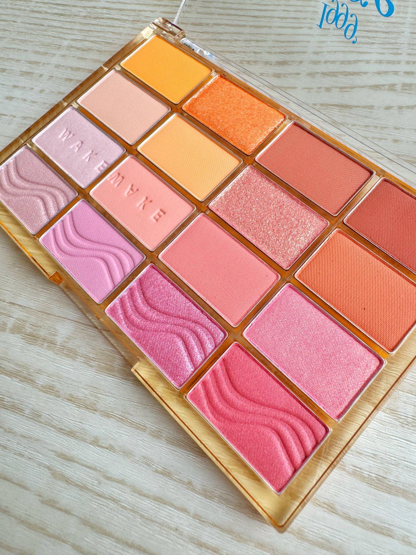 ソフトブラーリングアイパレット/wakemake/アイシャドウパレットを使ったクチコミ(3枚目)